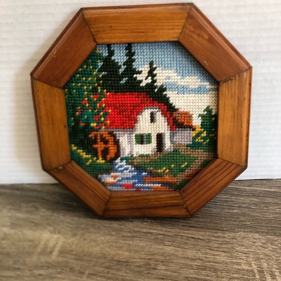 Vtg Rustic Octagonal Needlepoint Wall Art - Picture 10 of 13